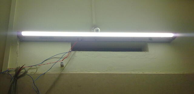 LED-tube-18W-640px.jpg