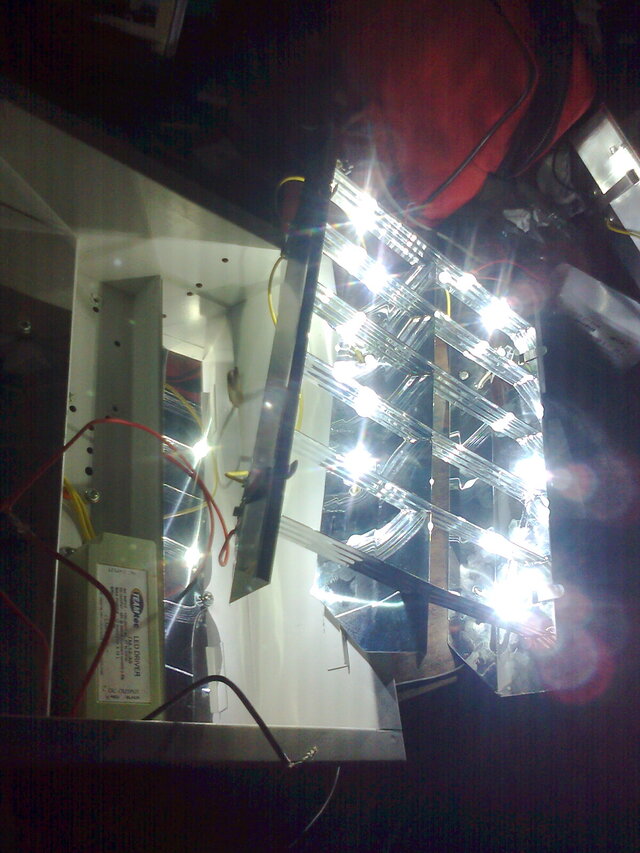 LEDS-CFL-holder-640px.jpg